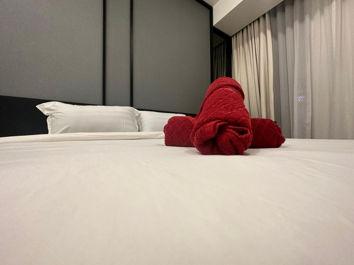 Tropicana The Residences Klcc View 53f Infinity Pool Pangsapuri Kuala Lumpur